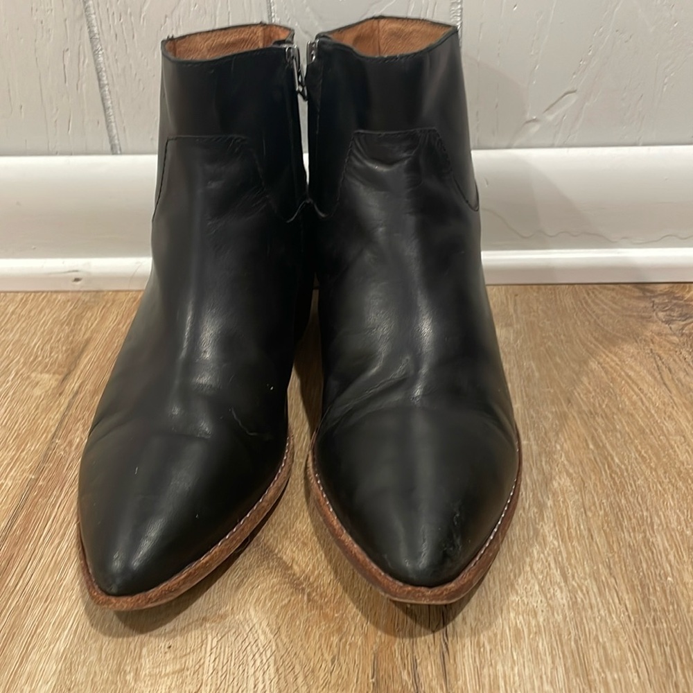 Madewell geniune leather booties. 1.5 inch heel.